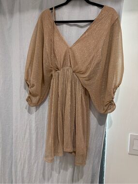 Gold Shimmer V-Neck Mini Dress. NWT- sex and the city style. Perfect for dancing